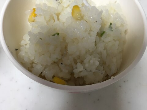 離乳食完了期☆しらすとコーンとししとうの混ぜご飯☆